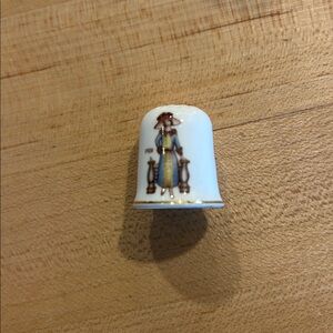 Vintage Ashleydale White Bone China Thimble with 1920s Design from England.